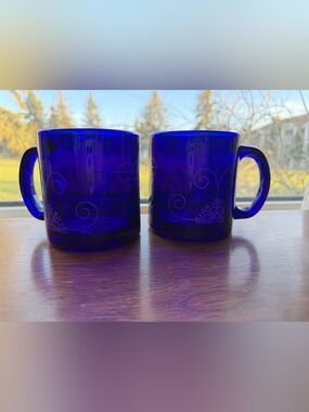 Pair of vintage Libbey cobalt blue mugs